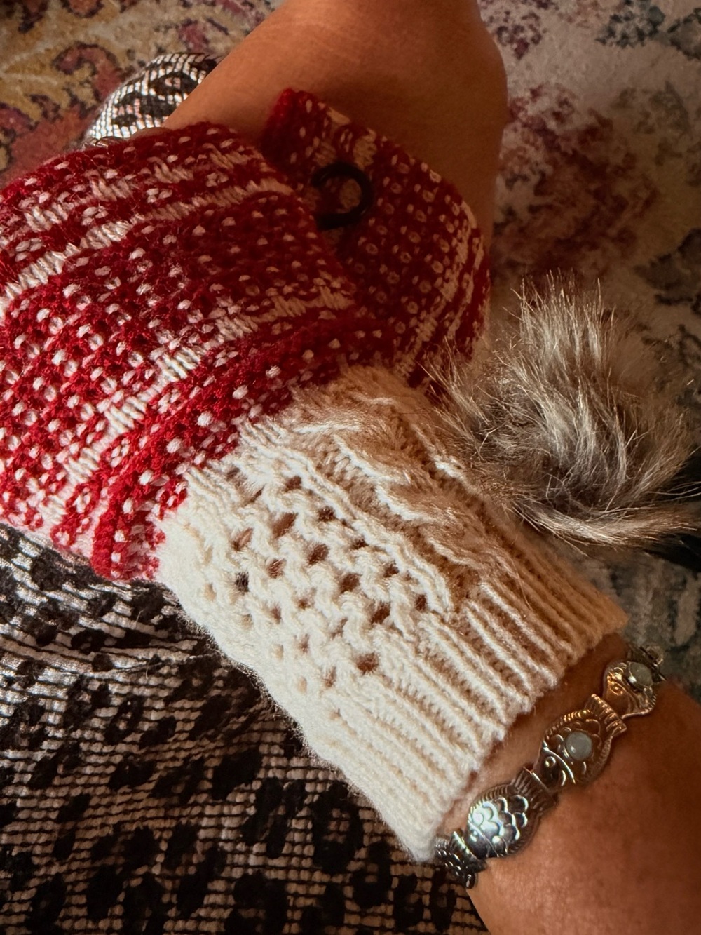 Simply Noelle Knit fingerless gloves Faux Fur Pom Pom - Red & Cream